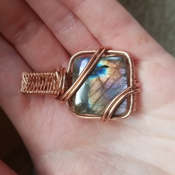 Square multi color Labradorite copper wire wrapped pendant - Picture 3 of 5
